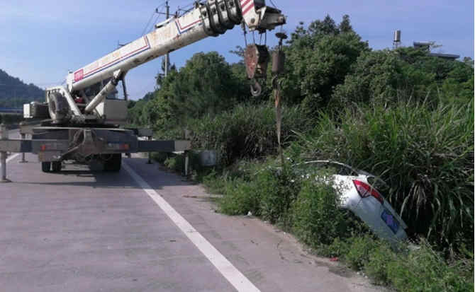班玛重载吊车救援 班玛重载吊车救援